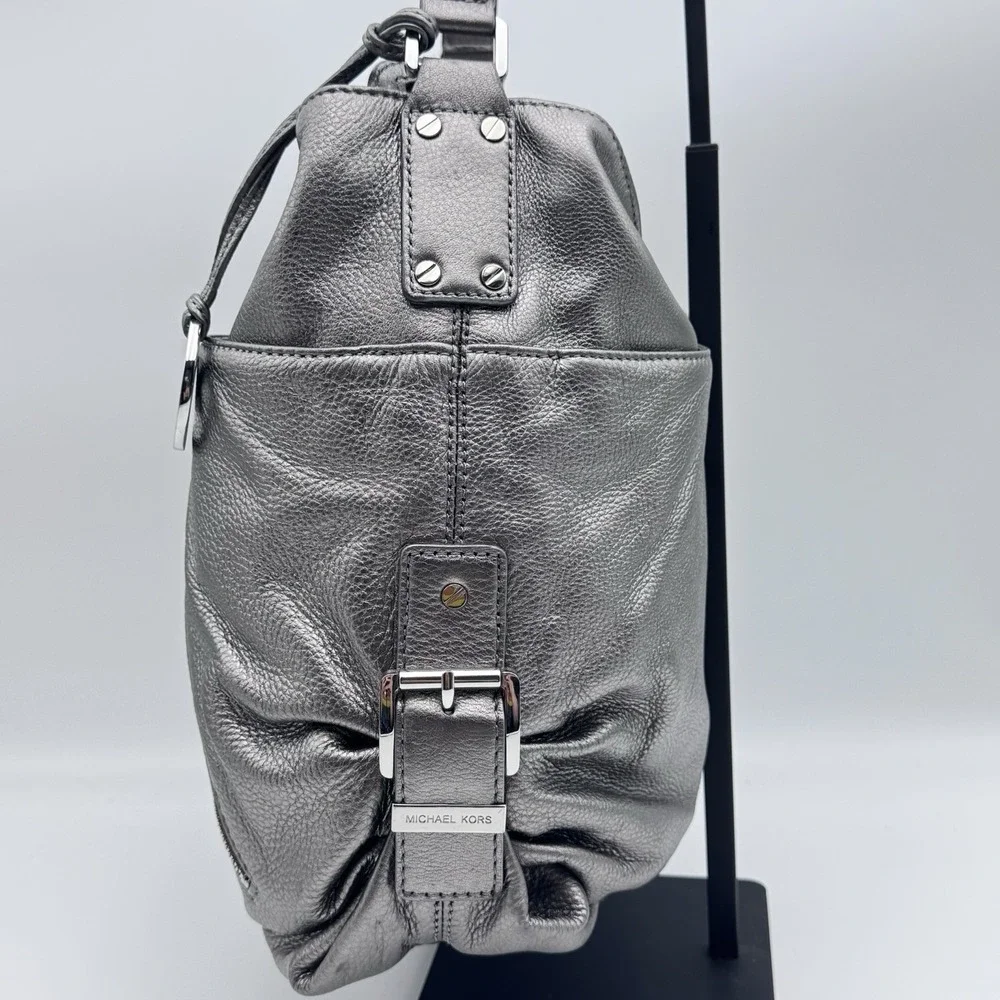 New Michael Kors Evie Hobo Bag Supple Leather Front Zip Pocket Pewter Silver Met